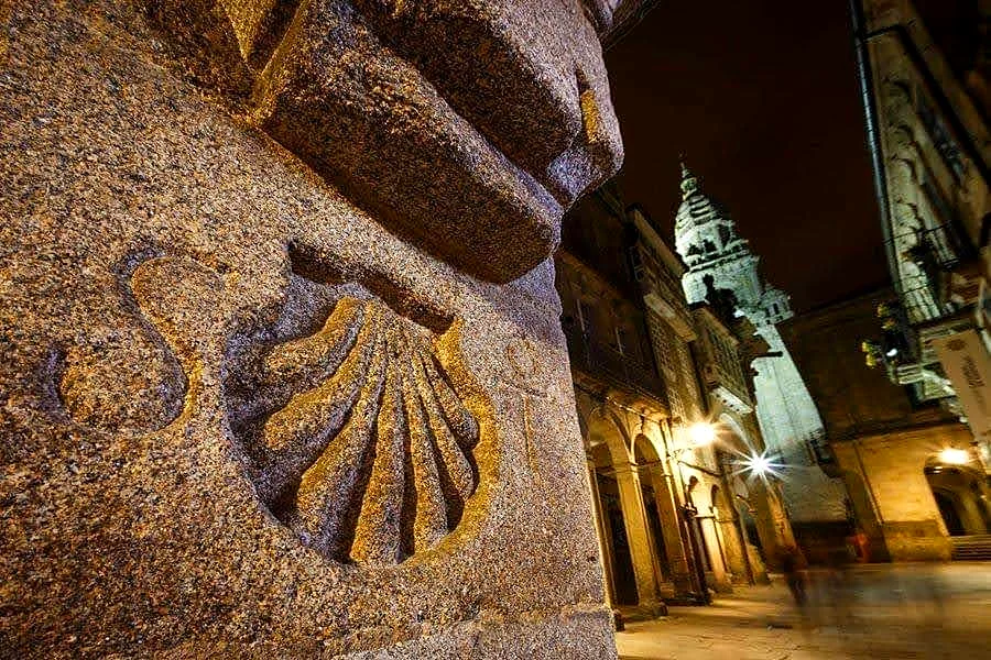 Recreación ilustrativa: Secretos de Compostela: paseo nocturno