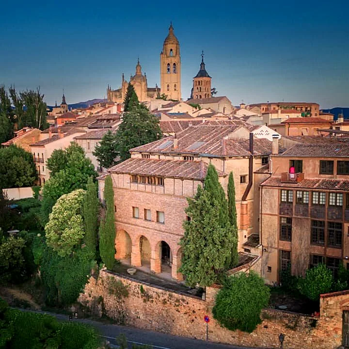 Recreación ilustrativa: Casa Vaquero: arte, estudio y vistas al valle del Eresma