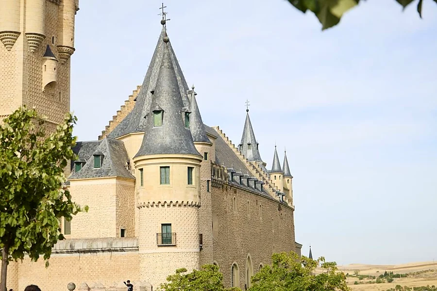 Recreación ilustrativa: Descubre Segovia: paseo histórico con guía oficial y parada gastronómica