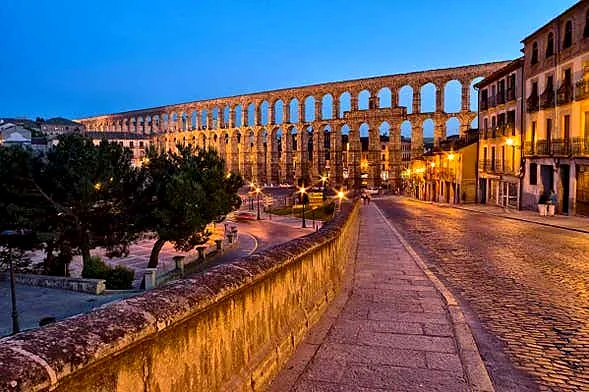 Recreación ilustrativa: Misterios y leyendas de Segovia con degustación local