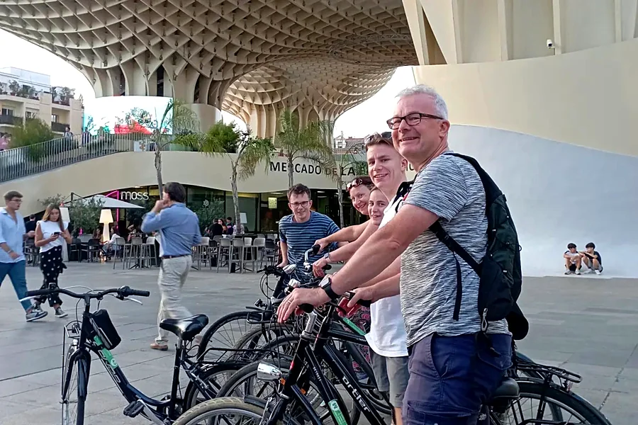 Recreación ilustrativa: Ruta guiada en bicicleta por Sevilla y sus parques
