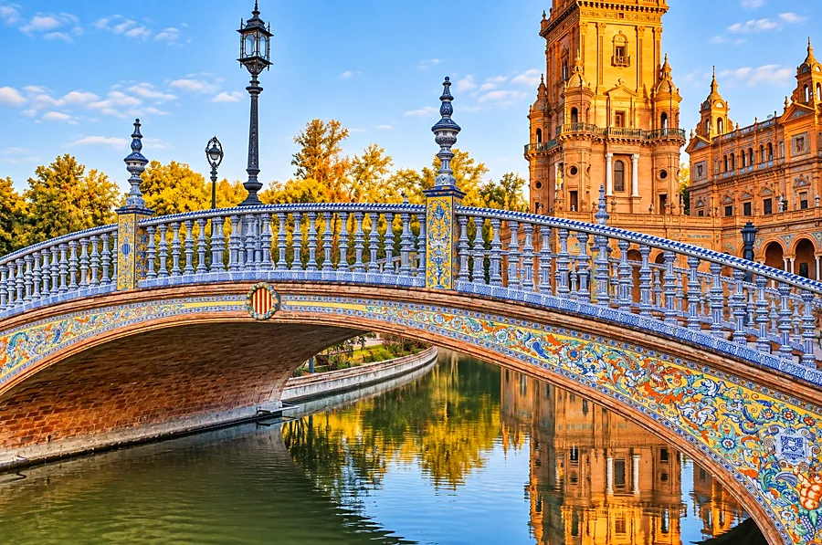 Recreación ilustrativa: Triana y Plaza de España con la guía oficial María Ramírez