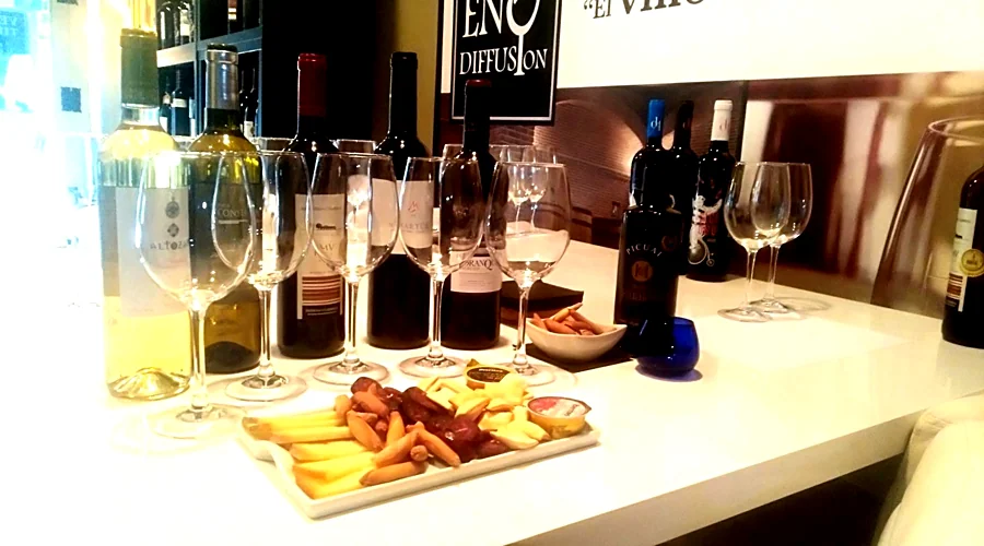 Recreación ilustrativa: Cata manchega de vinos, AOVE y quesos en Enodifusion