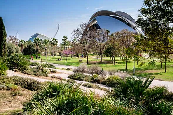 Recreación ilustrativa: Pedalea por el Jardín del Turia hasta el Parque de Cabecera