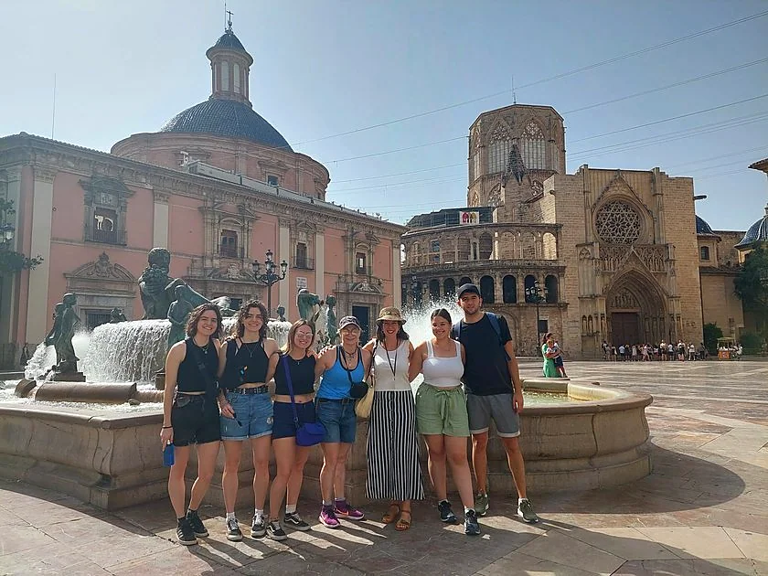 Recreación ilustrativa: Centro histórico de València con Sonia, guía nativa