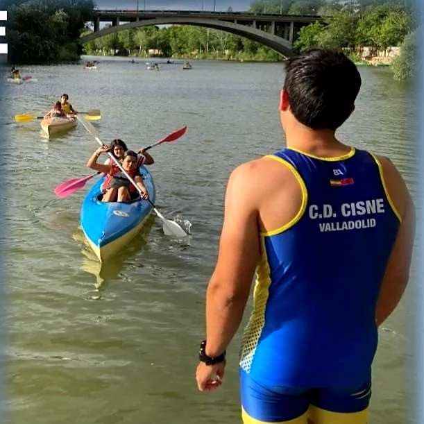 Recreación ilustrativa: Paseo en piragua doble por el Pisuerga