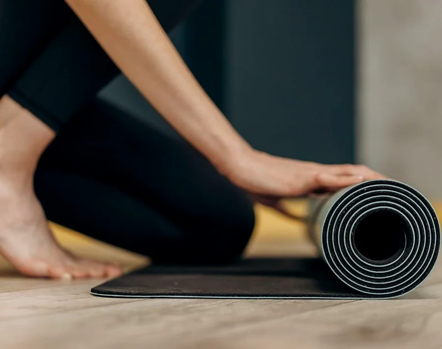 Recreación ilustrativa: Yoga y mindfulness en Centro Karma