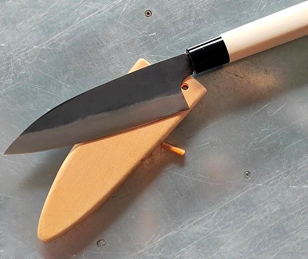 Recreación ilustrativa: Forja un cuchillo de monte y montaña