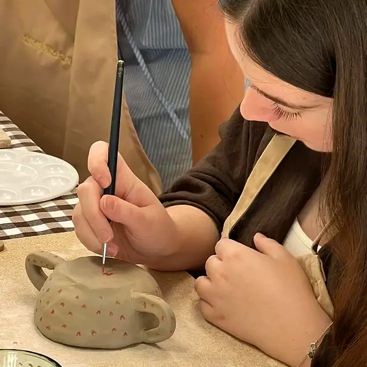Recreación ilustrativa: Crea una tabla cerámica para aperitivos