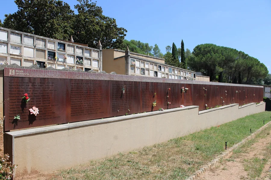 Monumentos de memoria en el Cementiri Municipal de Girona