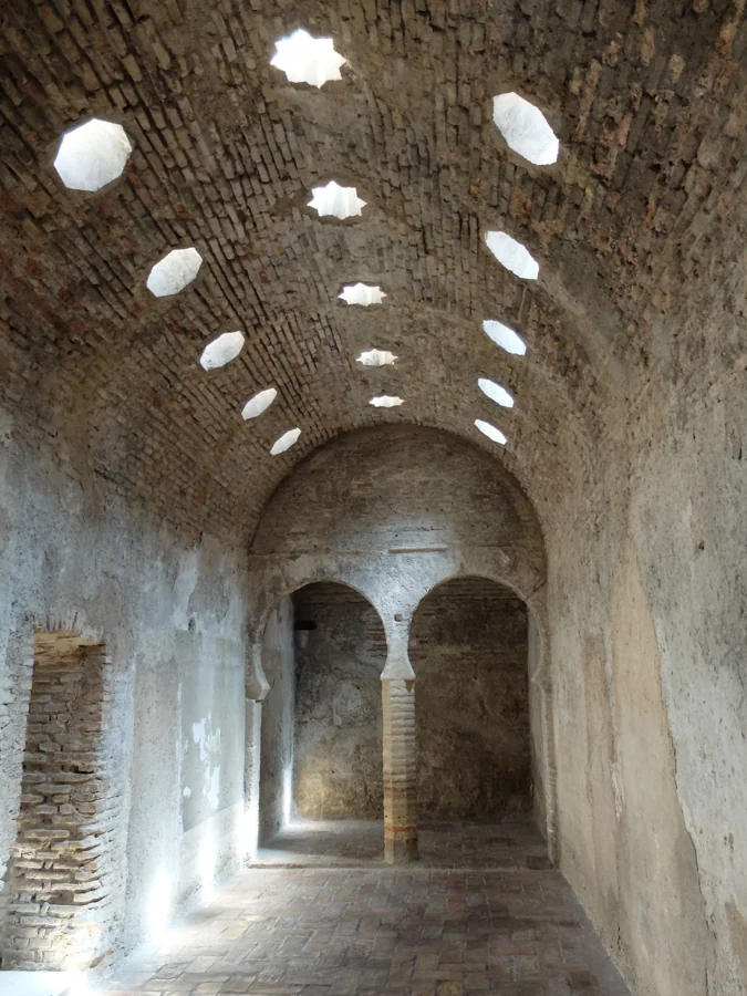 Sala fría de los baños árabes de El Bañuelo, Granada