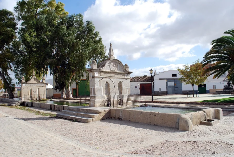 Fuente del Pilar de los Llanos, Hinojosa del Duque: historia y qué ver