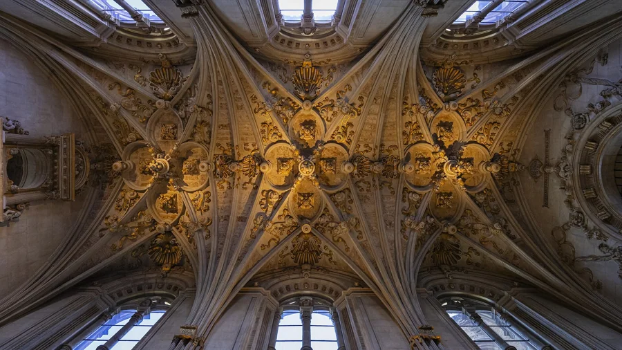 Relieve de la Natividad de Juan de Juni en el claustro de San Marcos León