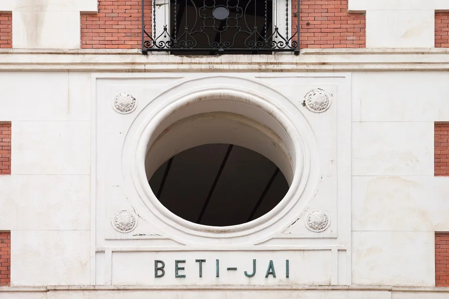 Frontón Beti Jai