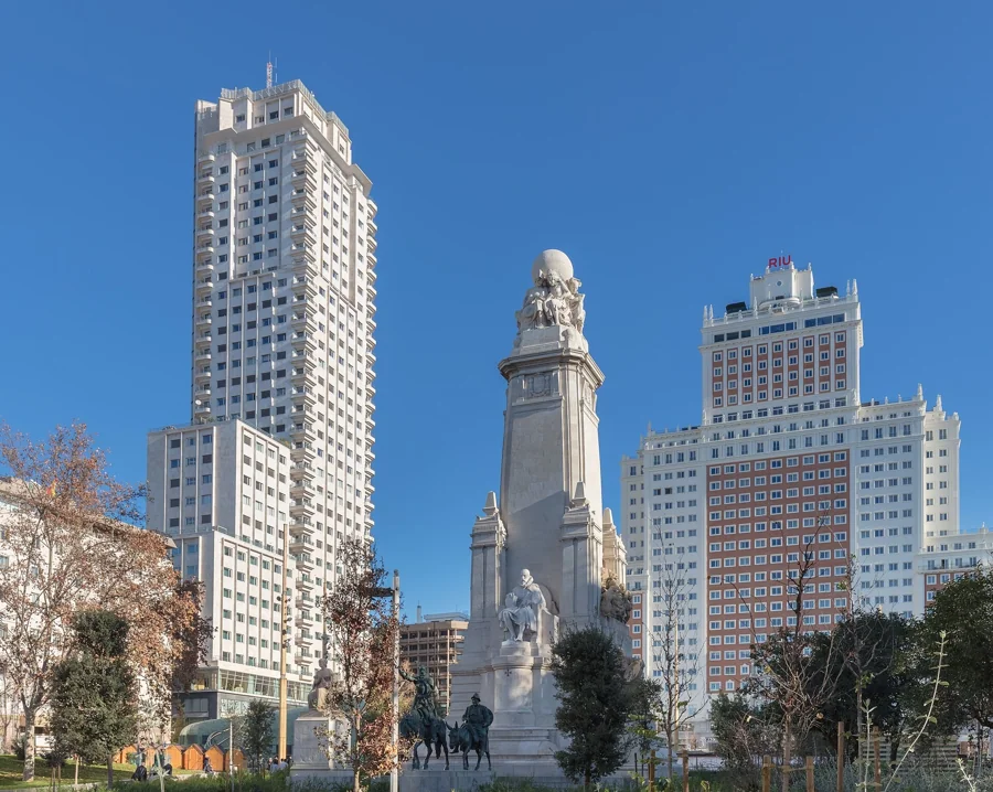 Monumento a Cervantes en la Plaza de España de Madrid