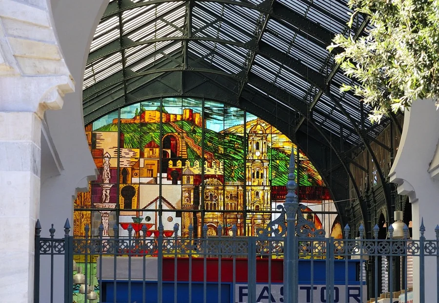 Puerta nazarí del Mercado de Atarazanas de Málaga