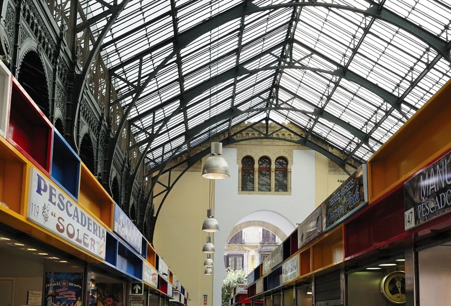 Puestos del mercado central de Málaga en Atarazanas