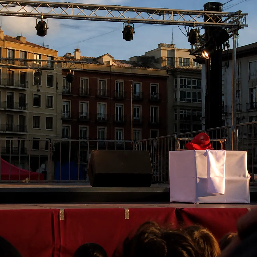 Recreación ilustrativa: Escenario de entrega de la txapela del Concurso Navarro de Chistorra
