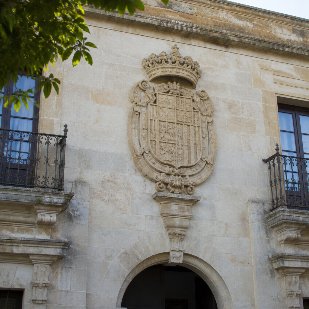 Escudo ducal de la Casa Palacio de los Duques de Medinaceli en Villafranca de Córdoba