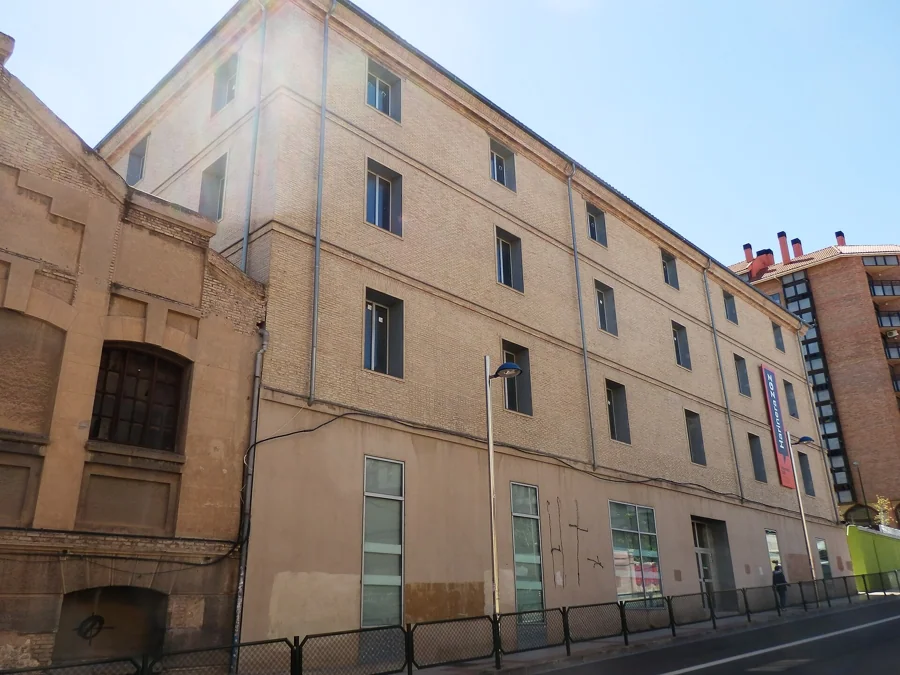 Fachada de la Harinera ZGZ en la avenida de San José, Zaragoza