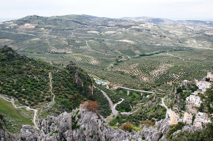 Zuheros entre callejas, miradores y castillo